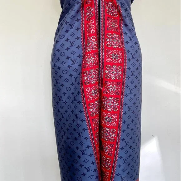 New Louis Vuitton Wrap Monogram Blue Silk Scarf - Picture 10 of 16